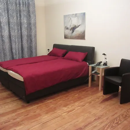 Exklusive Gaestezimmer Landau 3*