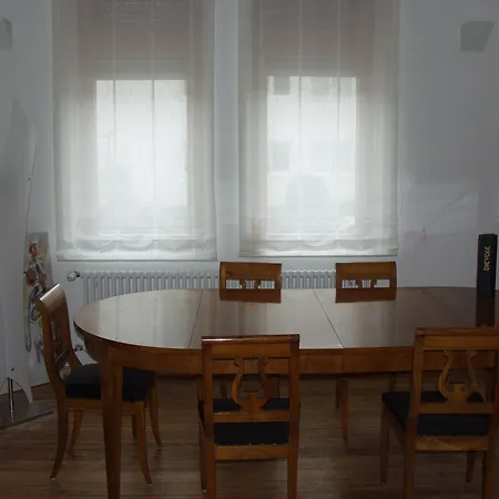 בית הארחה Exklusive Gaestezimmer Landau 3*