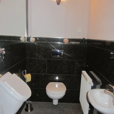 Exklusive Gaestezimmer Landau בית הארחה