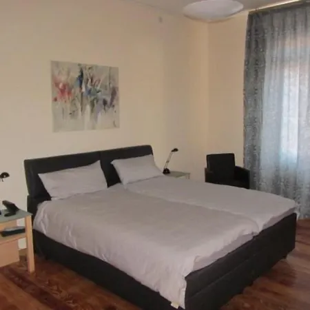 Exklusive Gaestezimmer Landau 3*