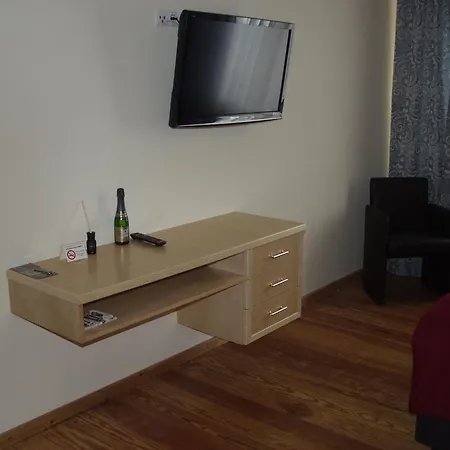Exklusive Gaestezimmer Landau 3*