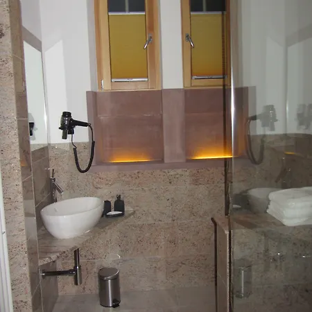 Exklusive Gaestezimmer Landau בית הארחה 3*