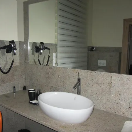 Exklusive Gaestezimmer Landau 3*