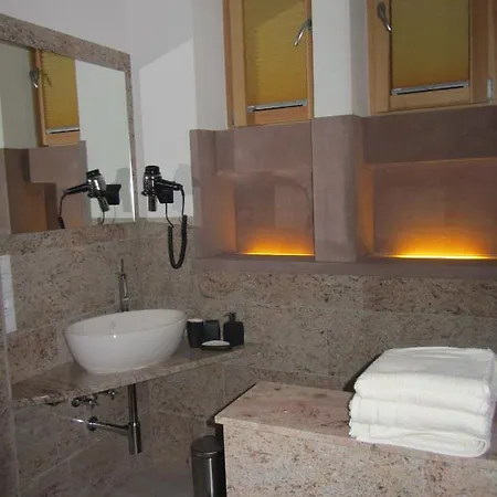 Exklusive Gaestezimmer Landau Pensjonat 3*